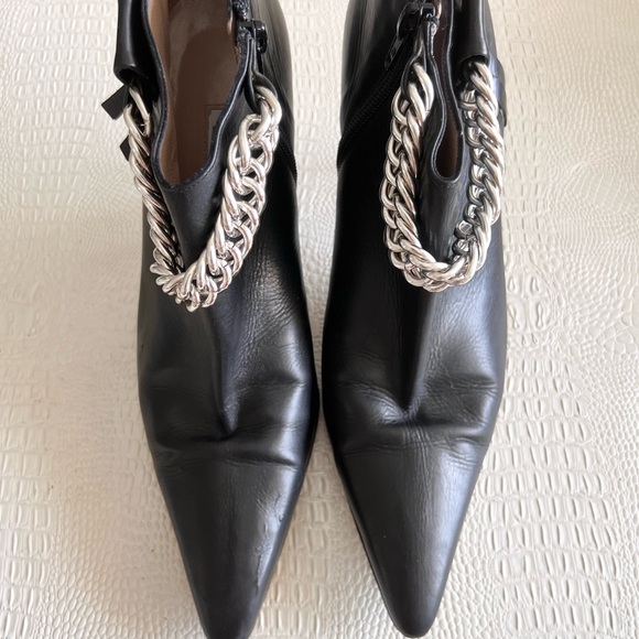 Manolo Blahnik Leather Chain Accent & Tassel Pointed Heeled Ankle Boots Size 39 - Picture 4 of 7